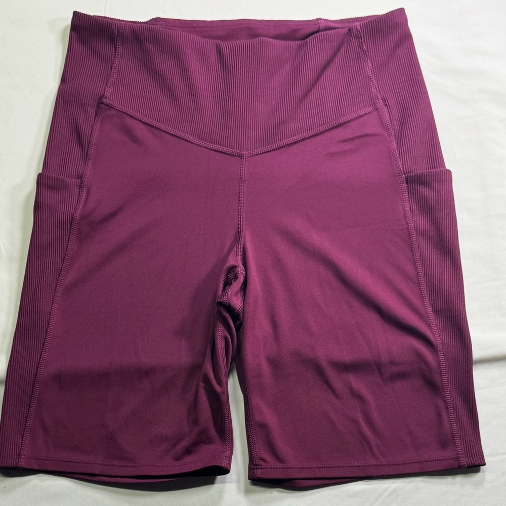 The North Face. Women's Purple Shorts.
Size XL - Picture 2 of 4